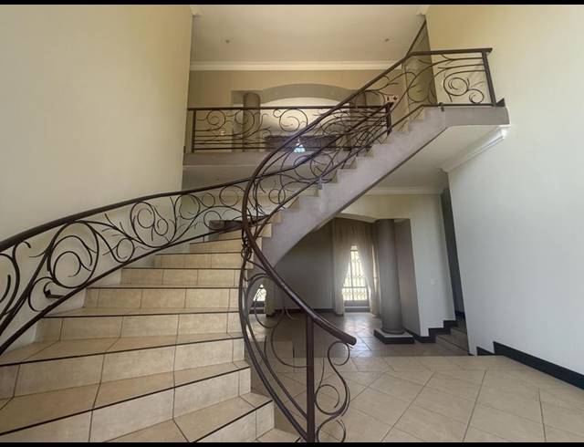 4 BEDROOM PROPERTY TO RENT IN MENLO PARK